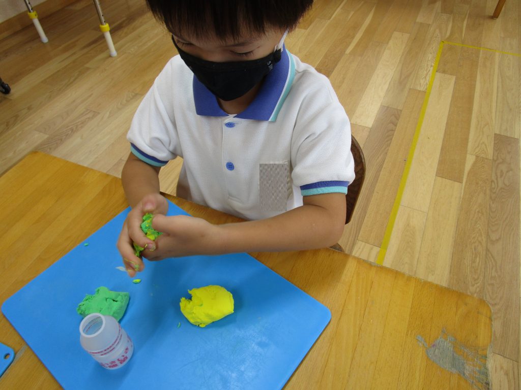 花瓶作り ゆり組 久留米市 成田山幼稚園